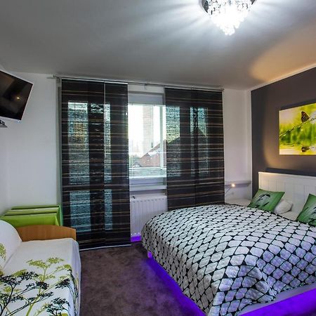 Studio Apartment Petrzalka Air-Conditioned 24H Check-In Bratislava Exterior photo