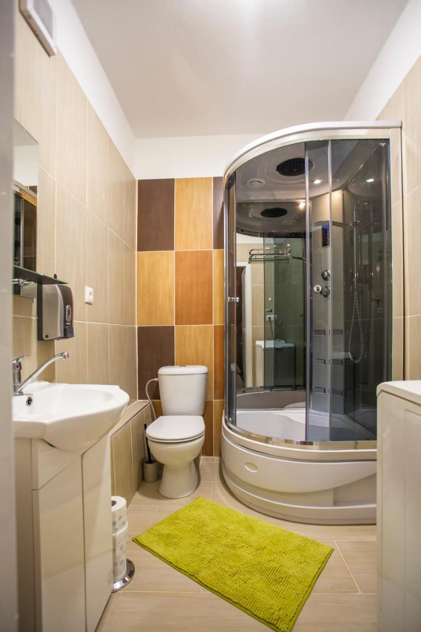 Studio Apartment Petrzalka Air-Conditioned 24H Check-In Bratislava Exterior photo